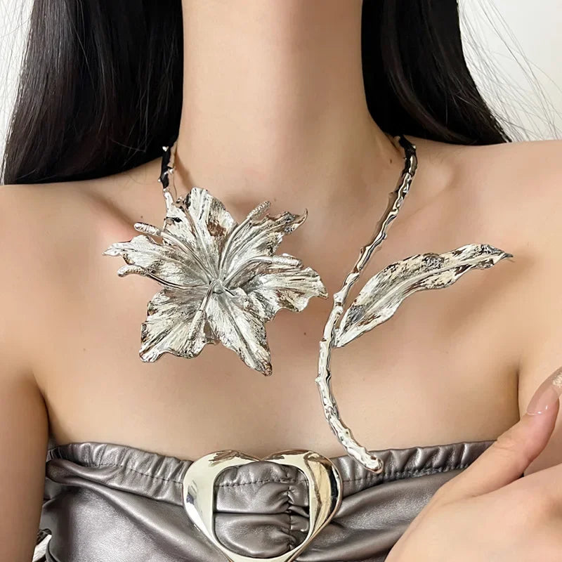 Exaggerated Oversized Lily of the Valley Metal Collar Necklace – 2026 New Upscale Statement Jewelry for Women