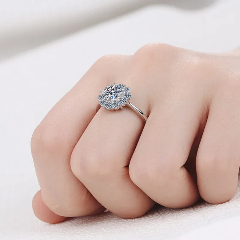 JoyceJelly 1ct 6.5mm Moissanite Flower Shape Engagement Ring D Color VVS Luxury Bridal Wedding Ring (Size 5–9)