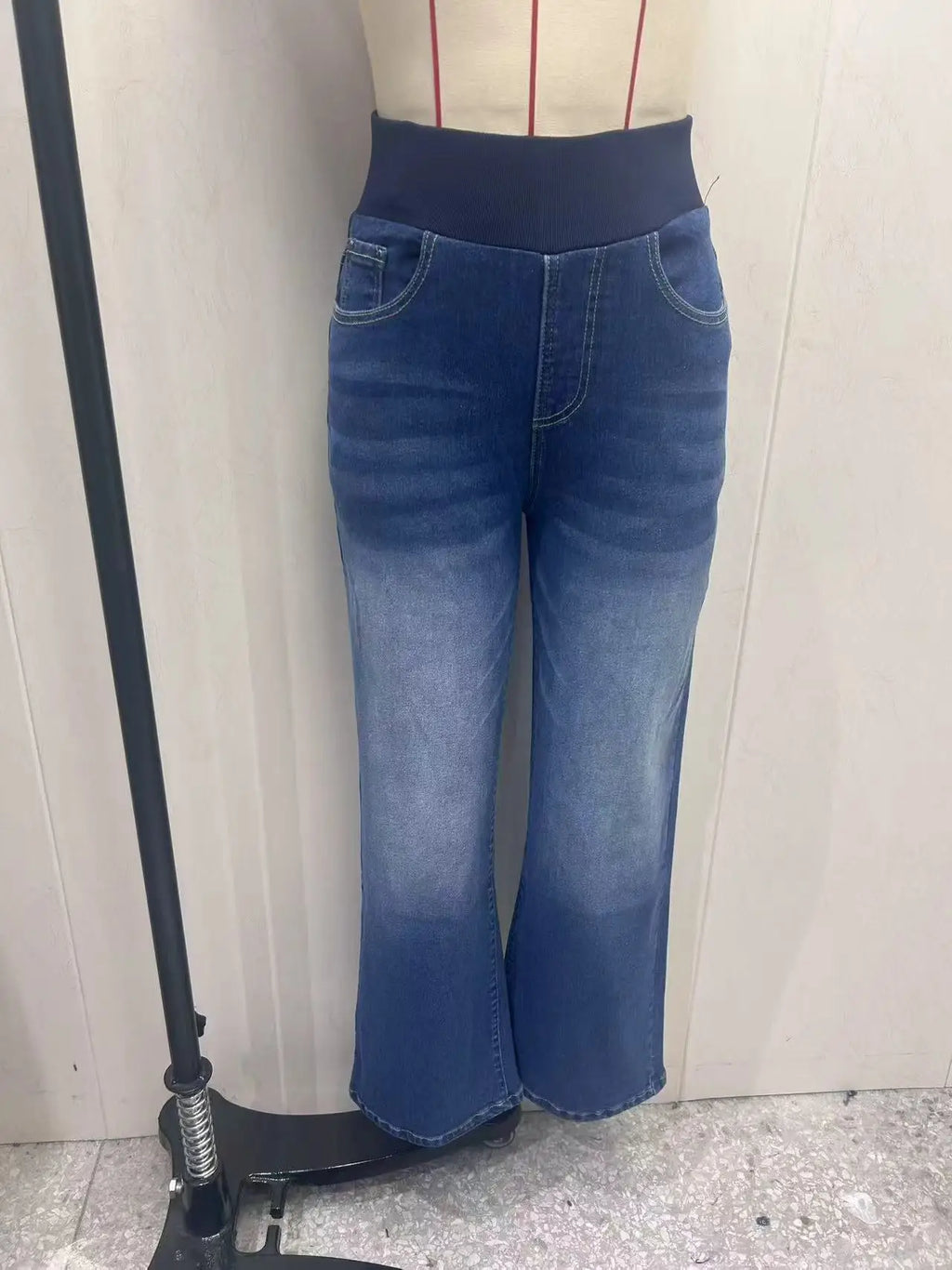 Women's Elastic Waist Loose Straight Leg Jeans