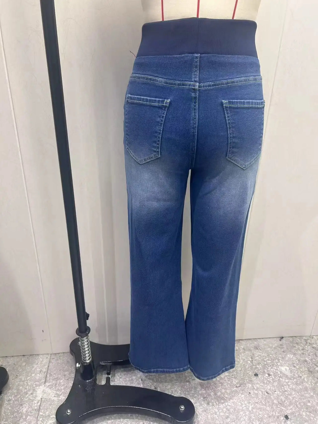Women's Elastic Waist Loose Straight Leg Jeans